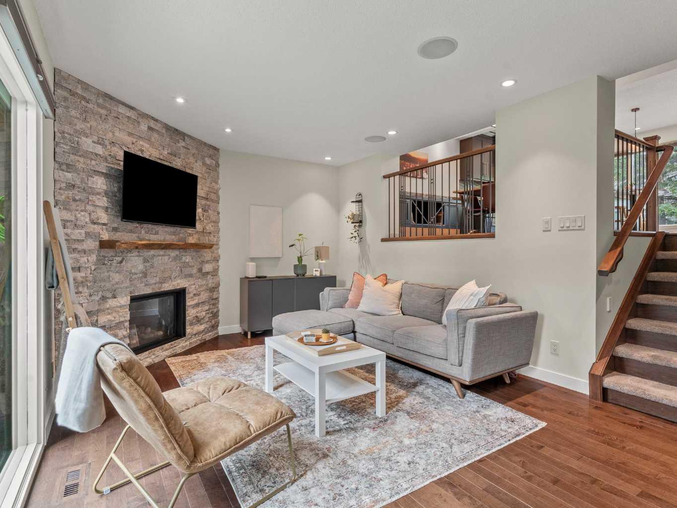 3845 Point Mckay Road NW
