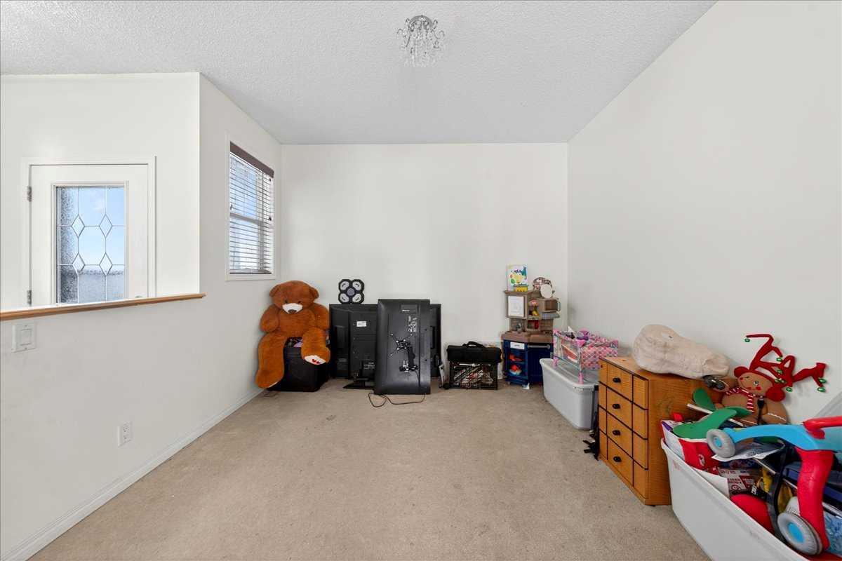 34 Saddlecrest Crescent NE