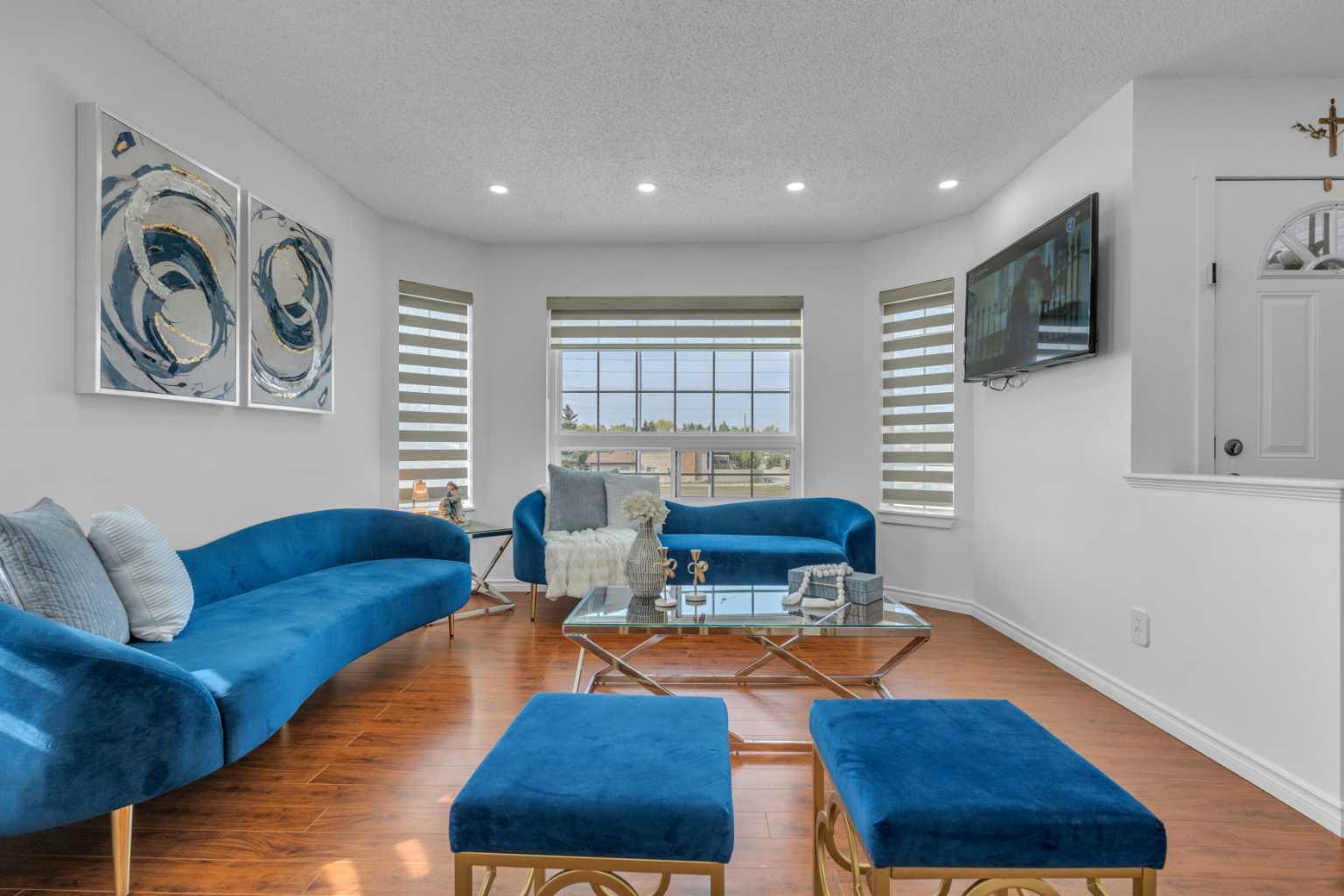 190 Costa Mesa Close NE