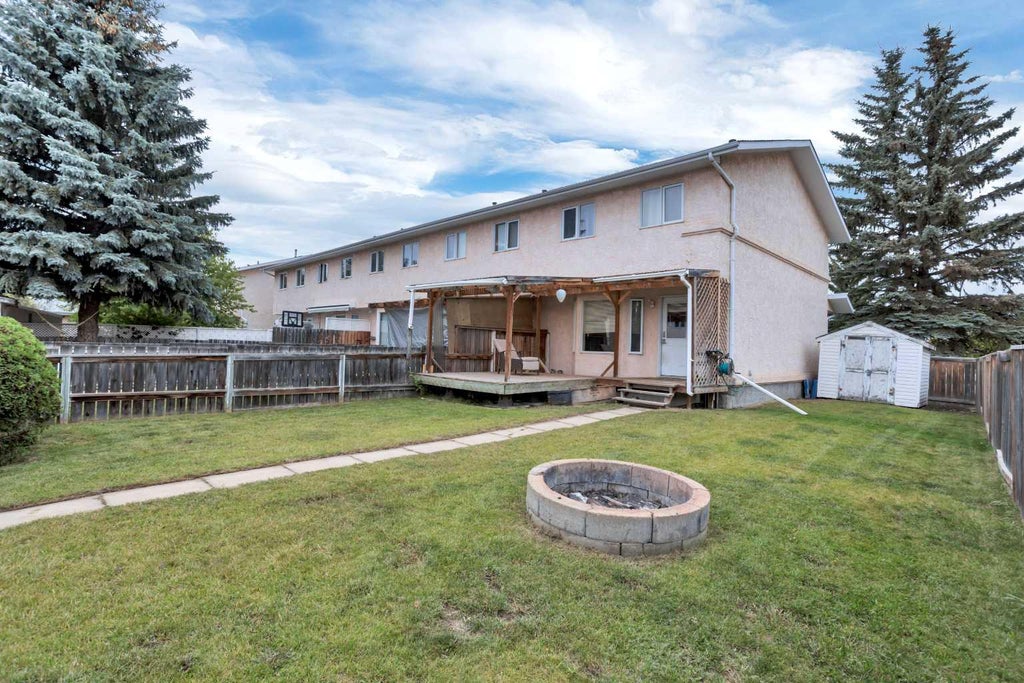 Photo of 1 Dixon Crescent, Red Deer, AB T4R 2J1 (MLS # A2343922)