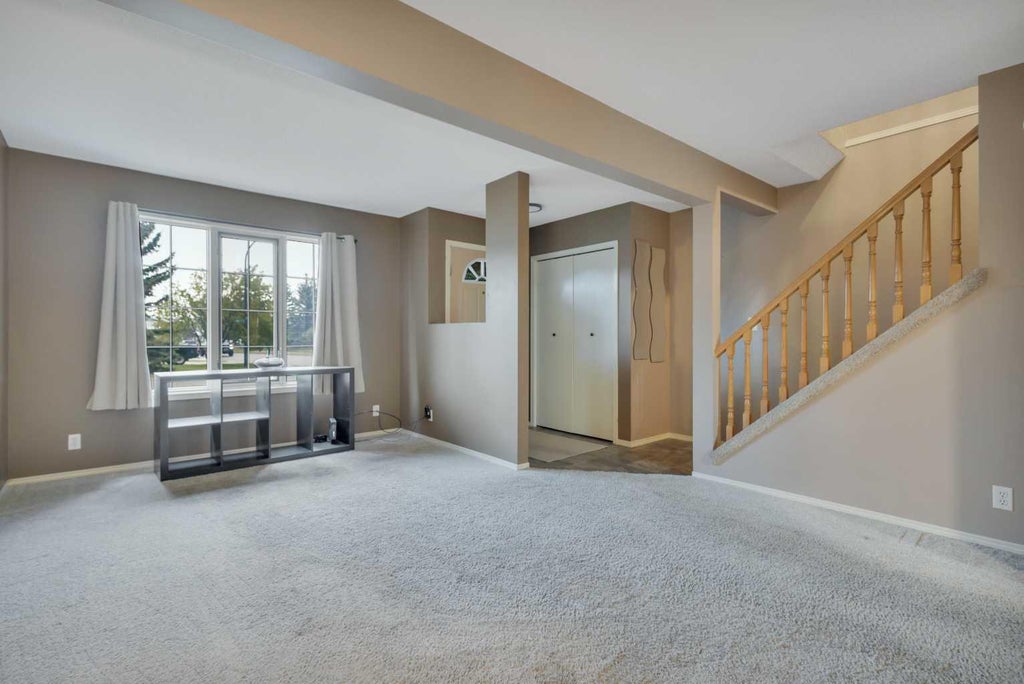 Photo of 1 Dixon Crescent, Red Deer, AB T4R 2J1 (MLS # A2343922)