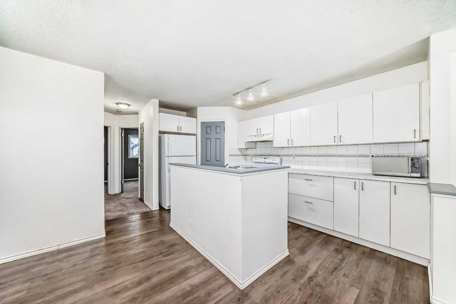 202 Saddlemead Green NE