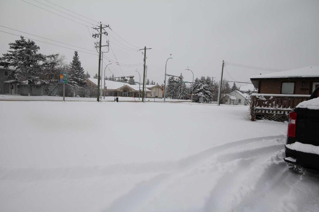 Photo of 4709 46 Street, Sylvan Lake, AB T4S 1G6 (MLS # A2292610)