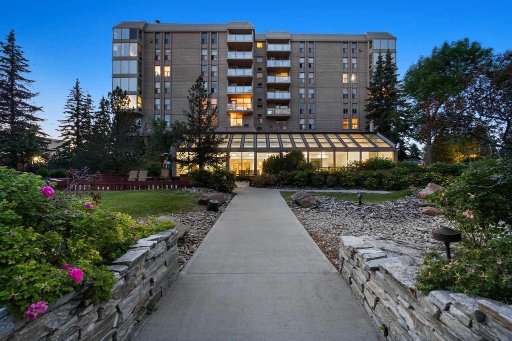 Photo of 4603 Varsity Drive NW #204, Calgary, AB T3A 2V7 (MLS # A2329697)