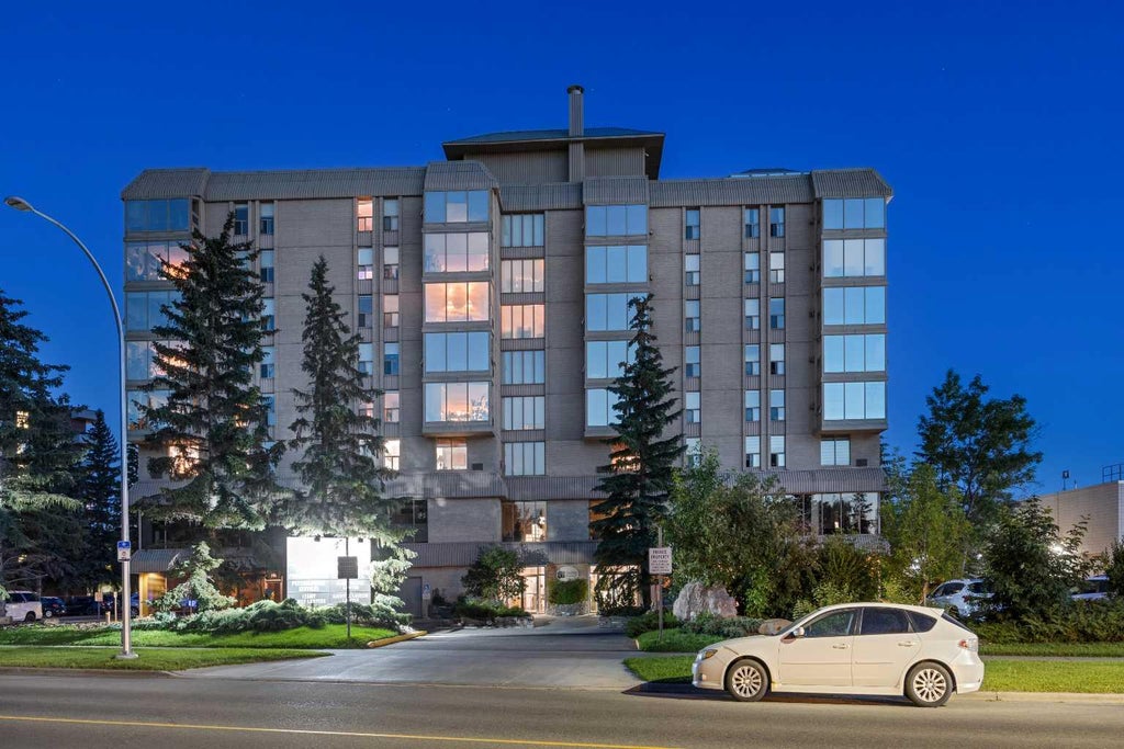 Photo of 4603 Varsity Drive NW #204, Calgary, AB T3A 2V7 (MLS # A2329697)