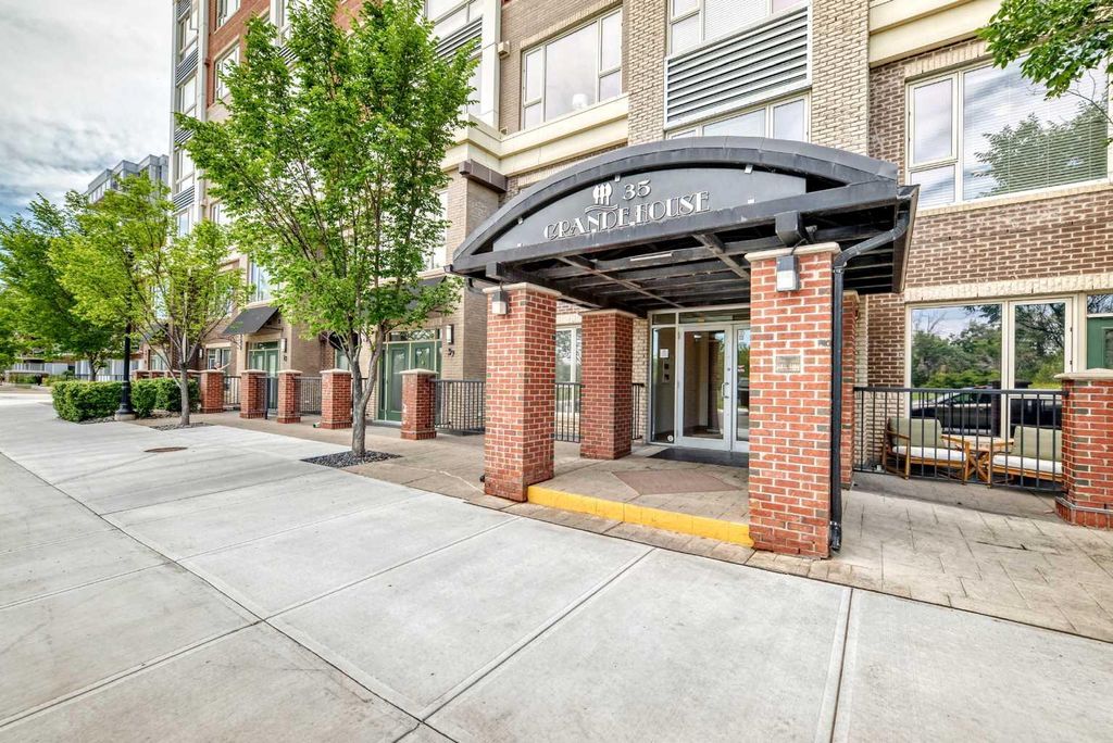 Photo of 35 Inglewood Park SE #201, Calgary, AB T2G 3W9 (MLS # A2328290)