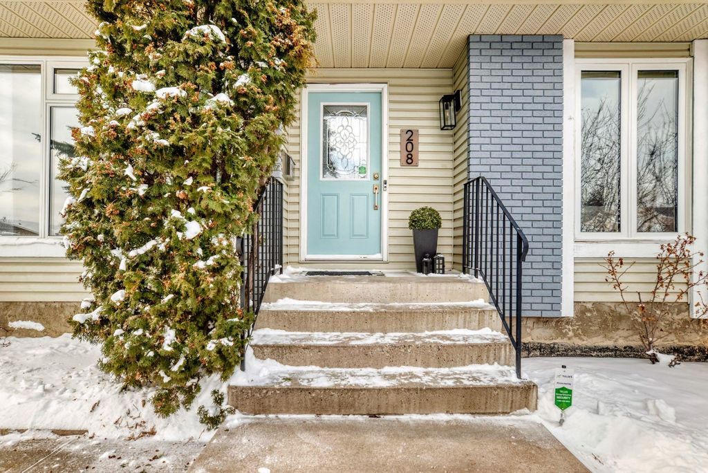 Photo of 208 Woodbine Boulevard SW, Calgary, AB T2W 4K5 (MLS # A2288115)