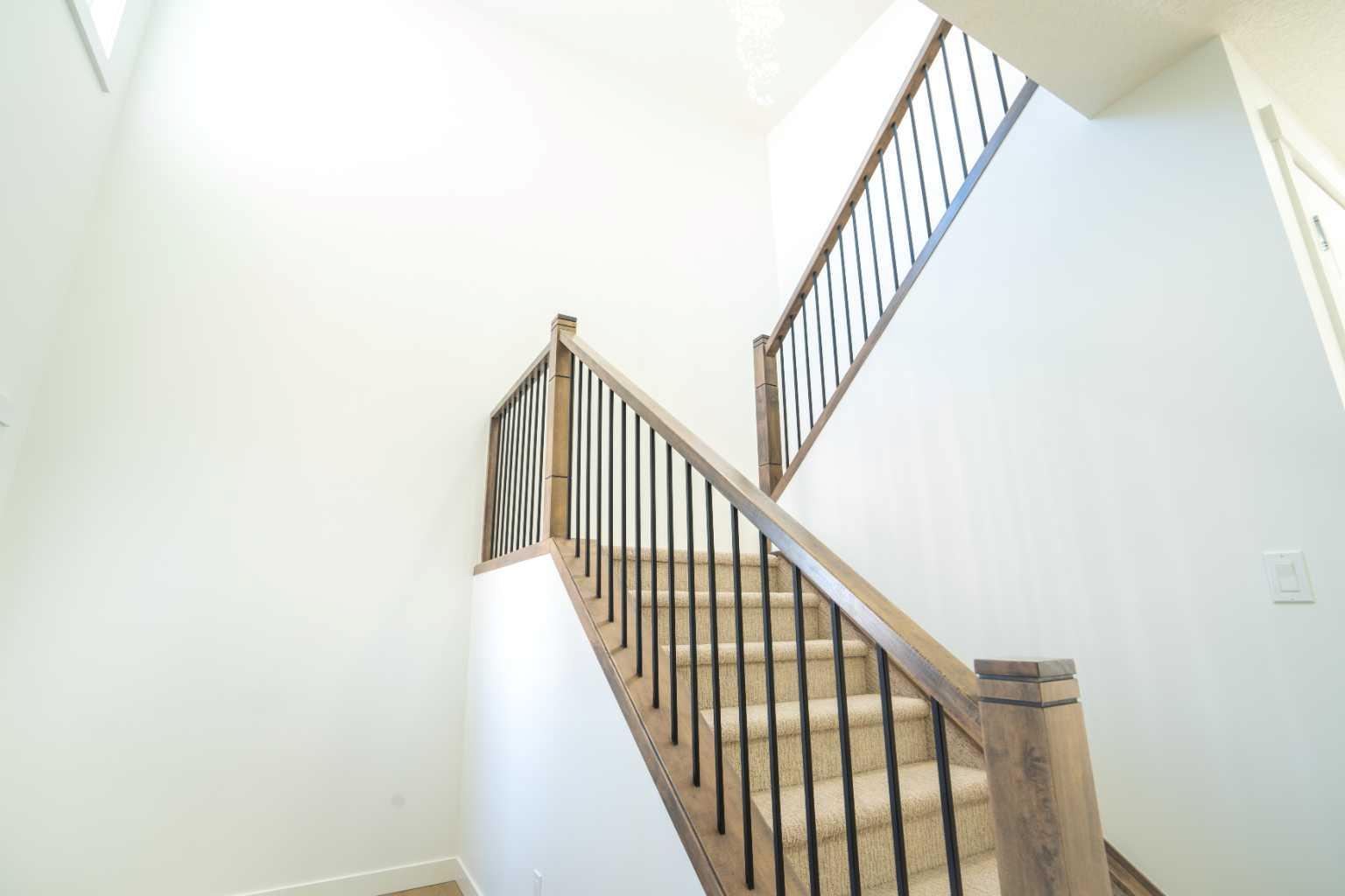 214 Lakewood Crescent
