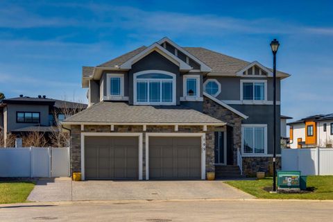 Photo of 109 Kinniburgh Bay, Chestermere, AB T1X 0M2 (MLS # A2306867)