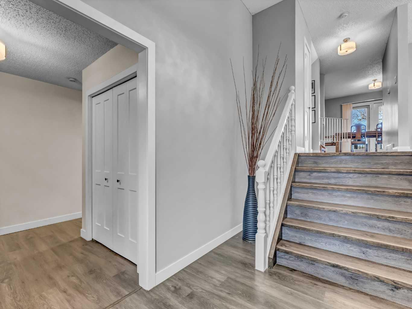 114 Centennial Park Crescent E