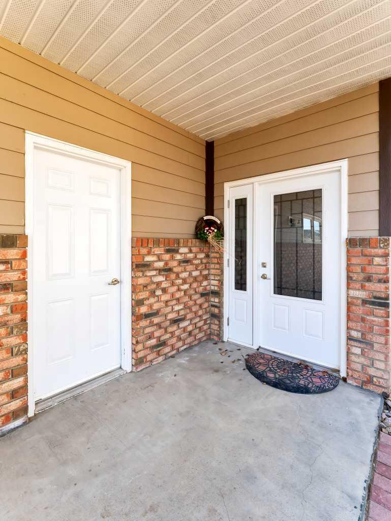 114 Centennial Park Crescent E