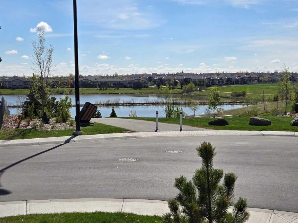 Photo of 1260 Chinook Gate Bay SW, Airdrie, AB T4B 5J2 (MLS # A2286771)