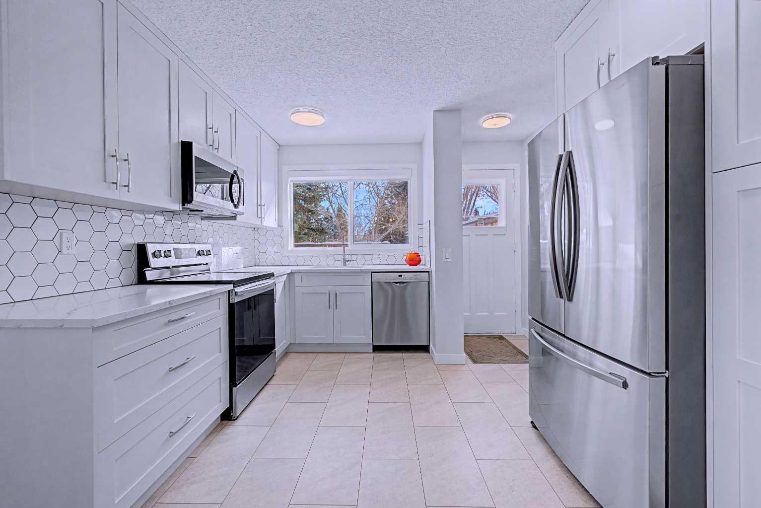 2815 Palliser Drive SW 7