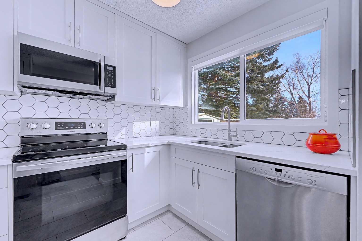 2815 Palliser Drive SW 7