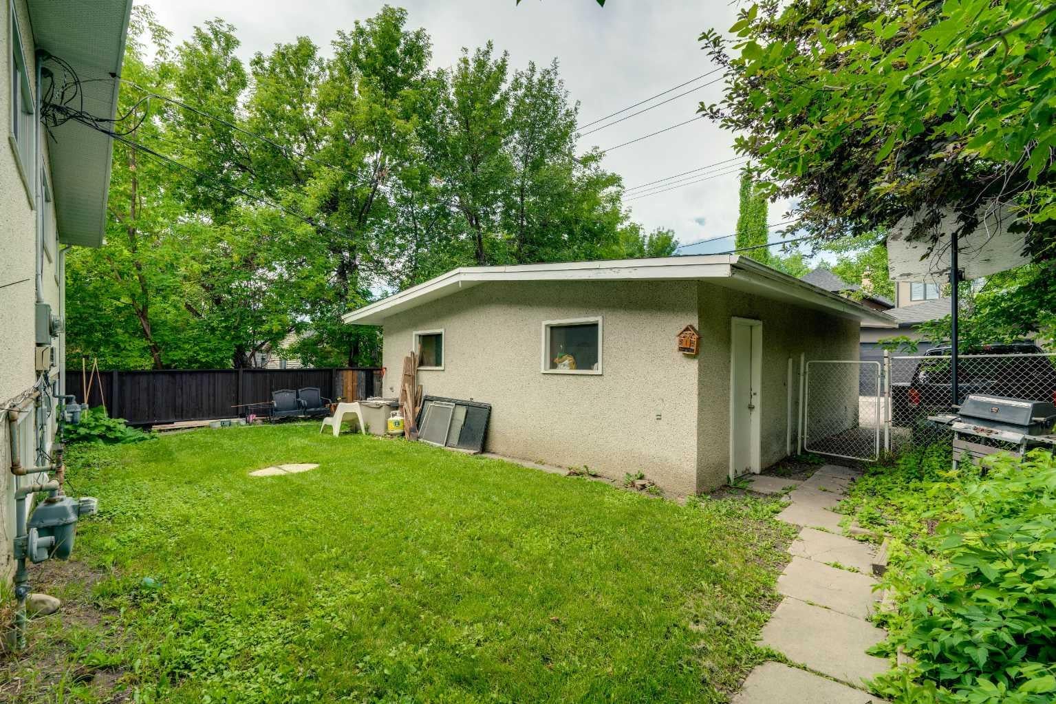2431 & 2429 26 Street SW