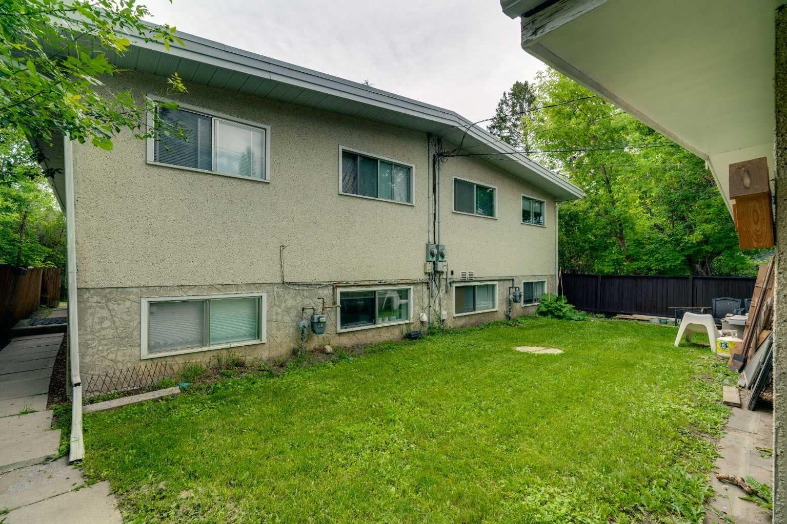 2431 & 2429 26 Street SW