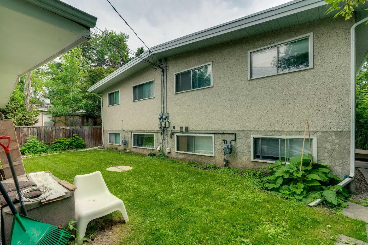2431 & 2429 26 Street SW