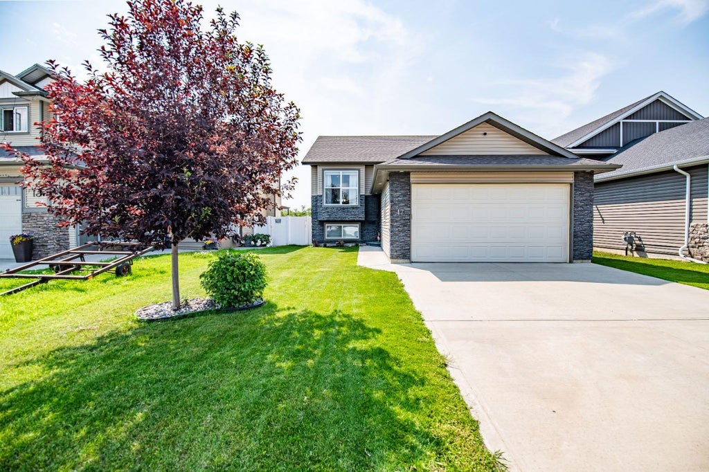 Photo of 17 Alderwood Close, Blackfalds, AB T4M 0L9 (MLS # A2328264)