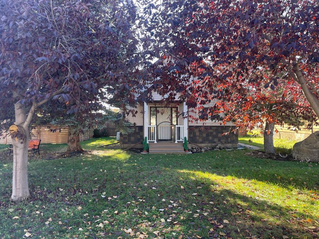 Photo of 429 4 Avenue, Bassano, AB T0J 0B0 (MLS # A2265992)