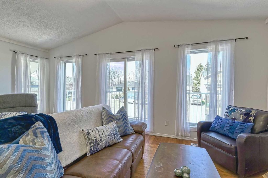 Photo of 417 2 Avenue NW, Diamond Valley, AB T0L 0H0 (MLS # A2307423)
