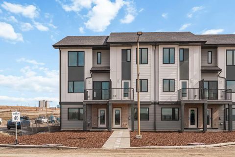 Photo of 26 Rowmont Heath NW, Calgary, AB T3L 0M2 (MLS # A2307457)