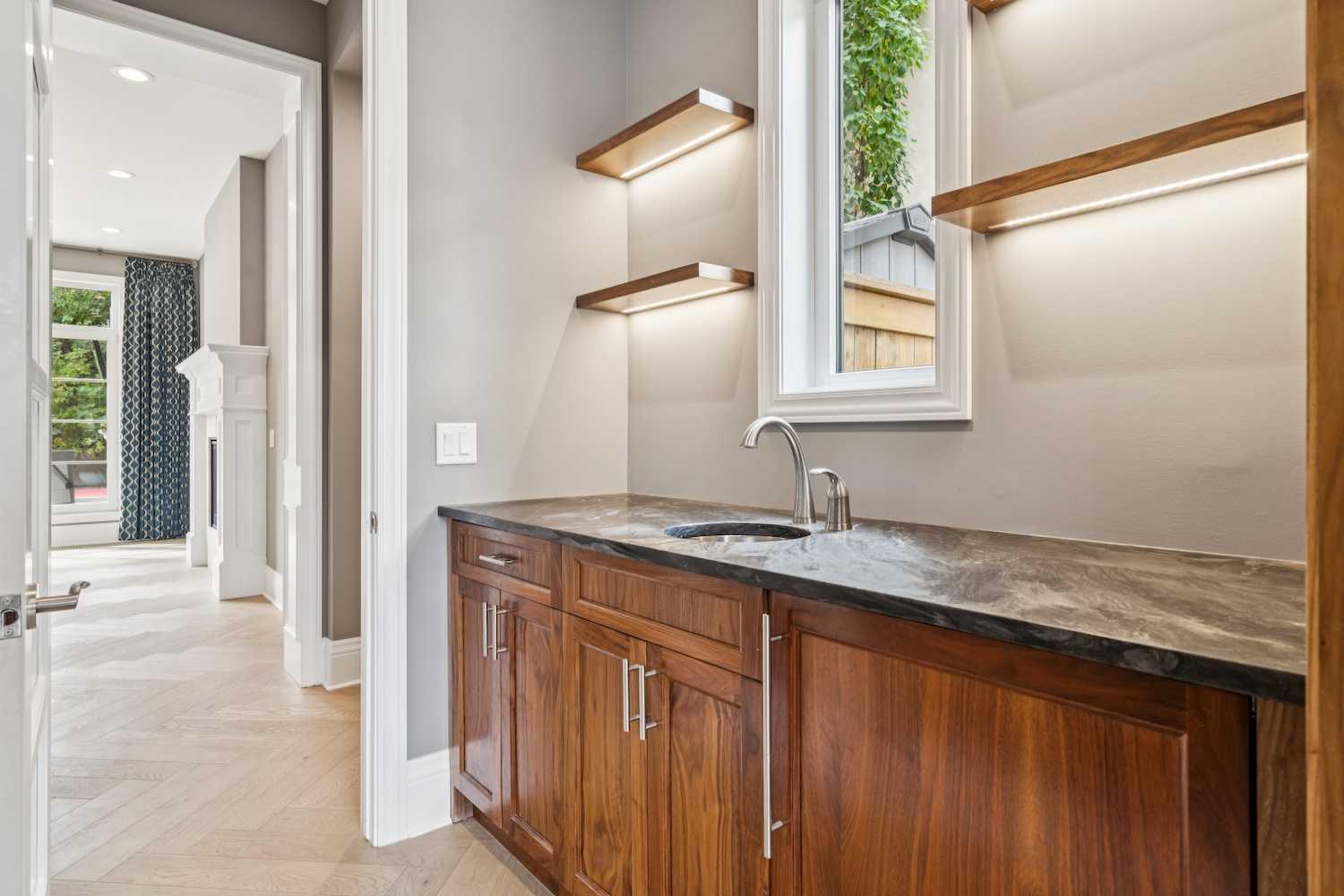 1307 Baldwin Crescent SW