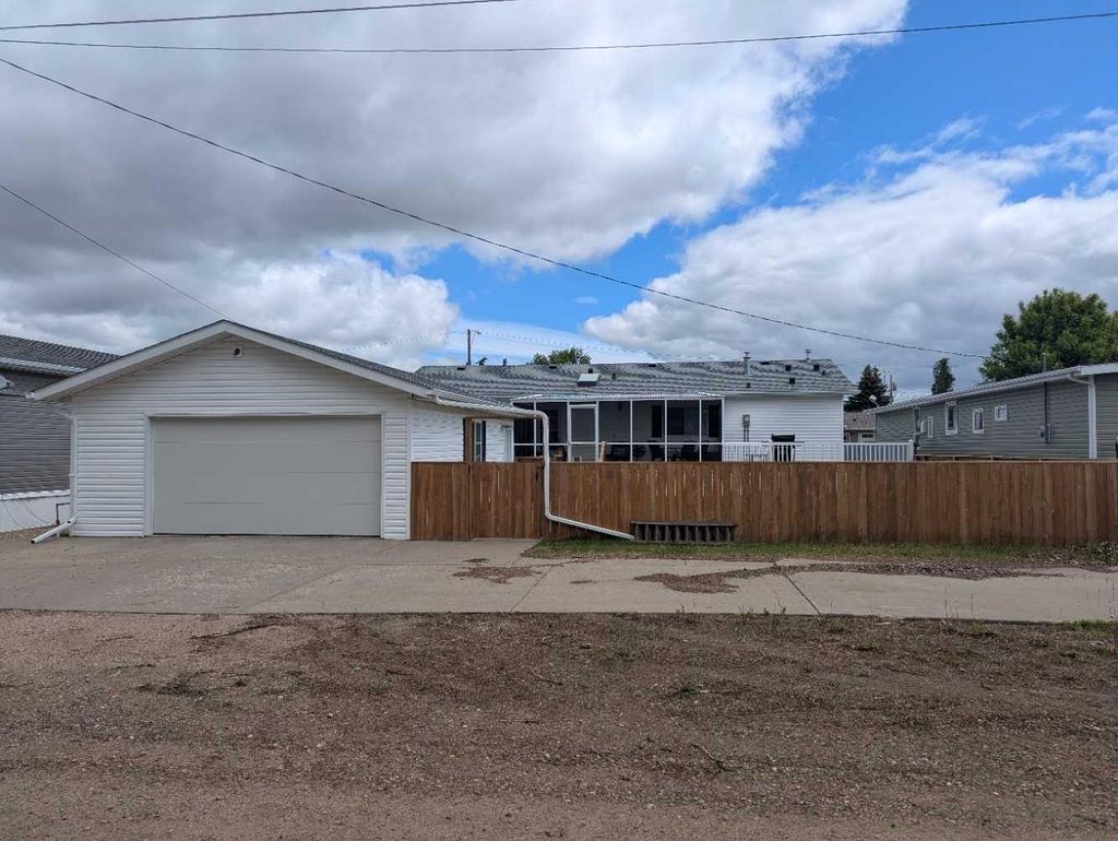Photo of 4926 59 Street, Killam, AB T0B 2L0 (MLS # A2320219)