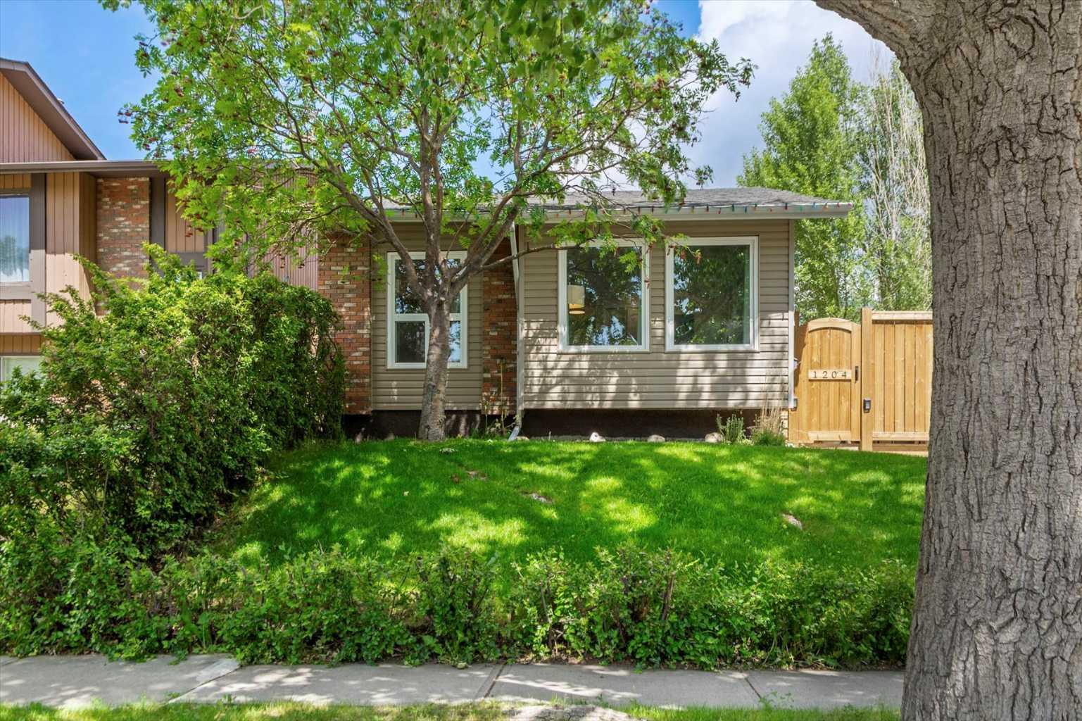1204 Ranchlands Way NW