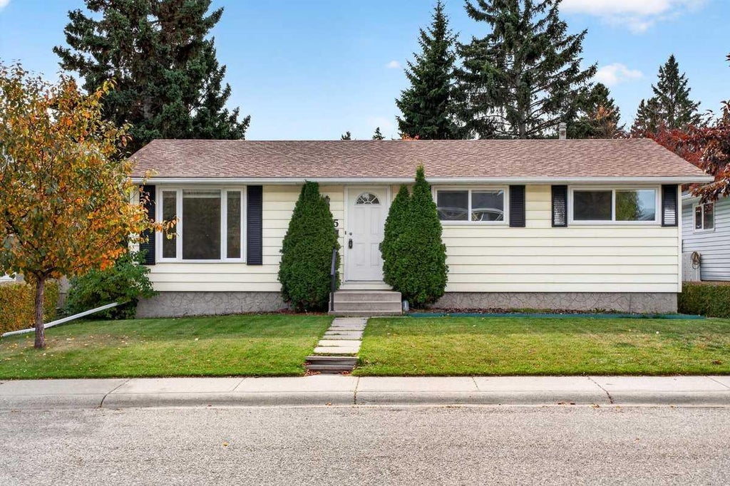 Photo of 255 Huntridge Way NE, Calgary, AB T2K 4C4 (MLS # A2351748)