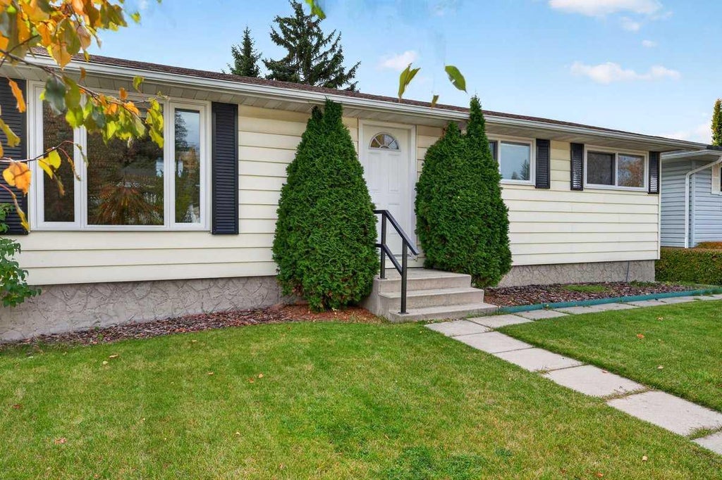 Photo of 255 Huntridge Way NE, Calgary, AB T2K 4C4 (MLS # A2351748)