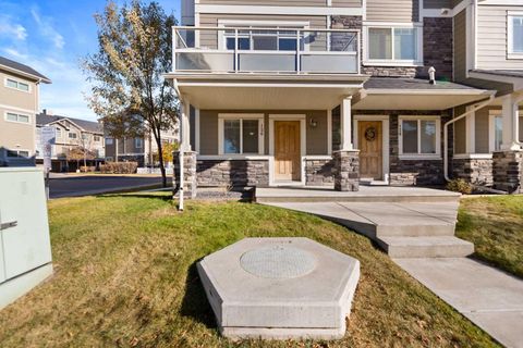 126 Skyview Ranch Road NE Calgary AB T3N 0G3