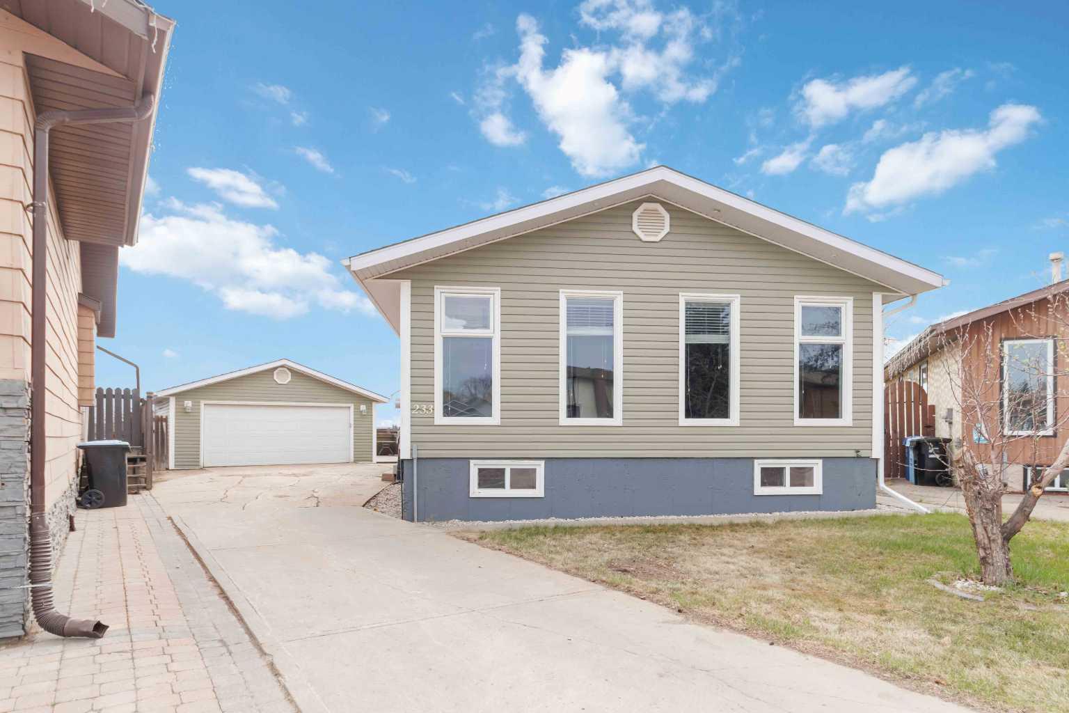 233 GLADSTONE Bay