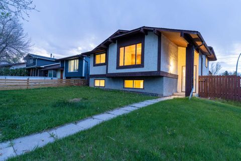 Photo of 1132 Berkley Drive NW, Calgary, AB T3K 1E4 (MLS # A2315673)