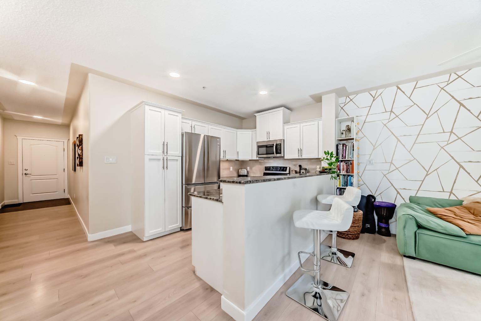 30 Discovery Ridge Close SW 114