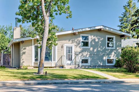 129 Glenpatrick Drive SW Calgary AB T3E 4L7