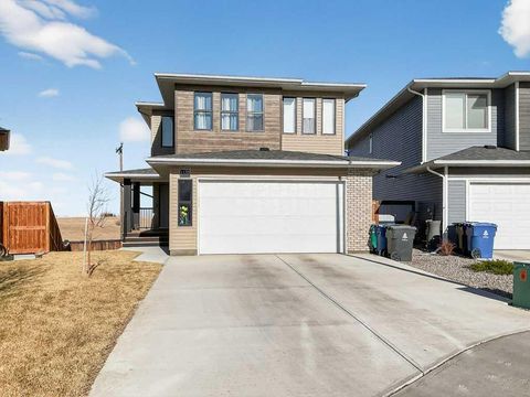 Photo of 1170 Pacific Circle W, Lethbridge, AB T1J 5V5 (MLS # A2285844)