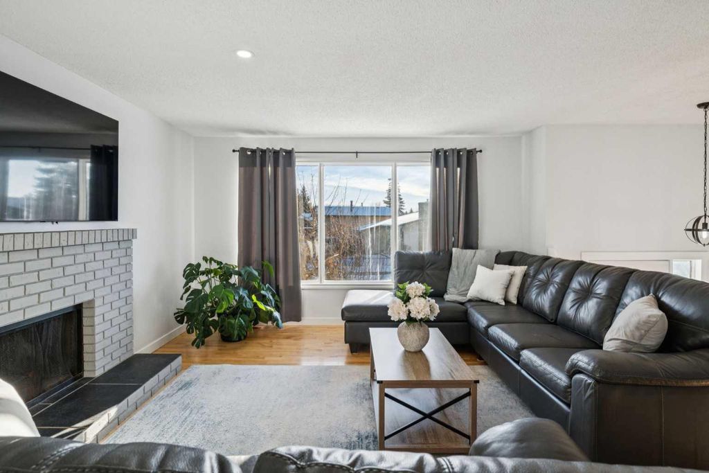 Photo of 14 Glenhill Crescent, Cochrane, AB T4C 1G8 (MLS # A2281611)