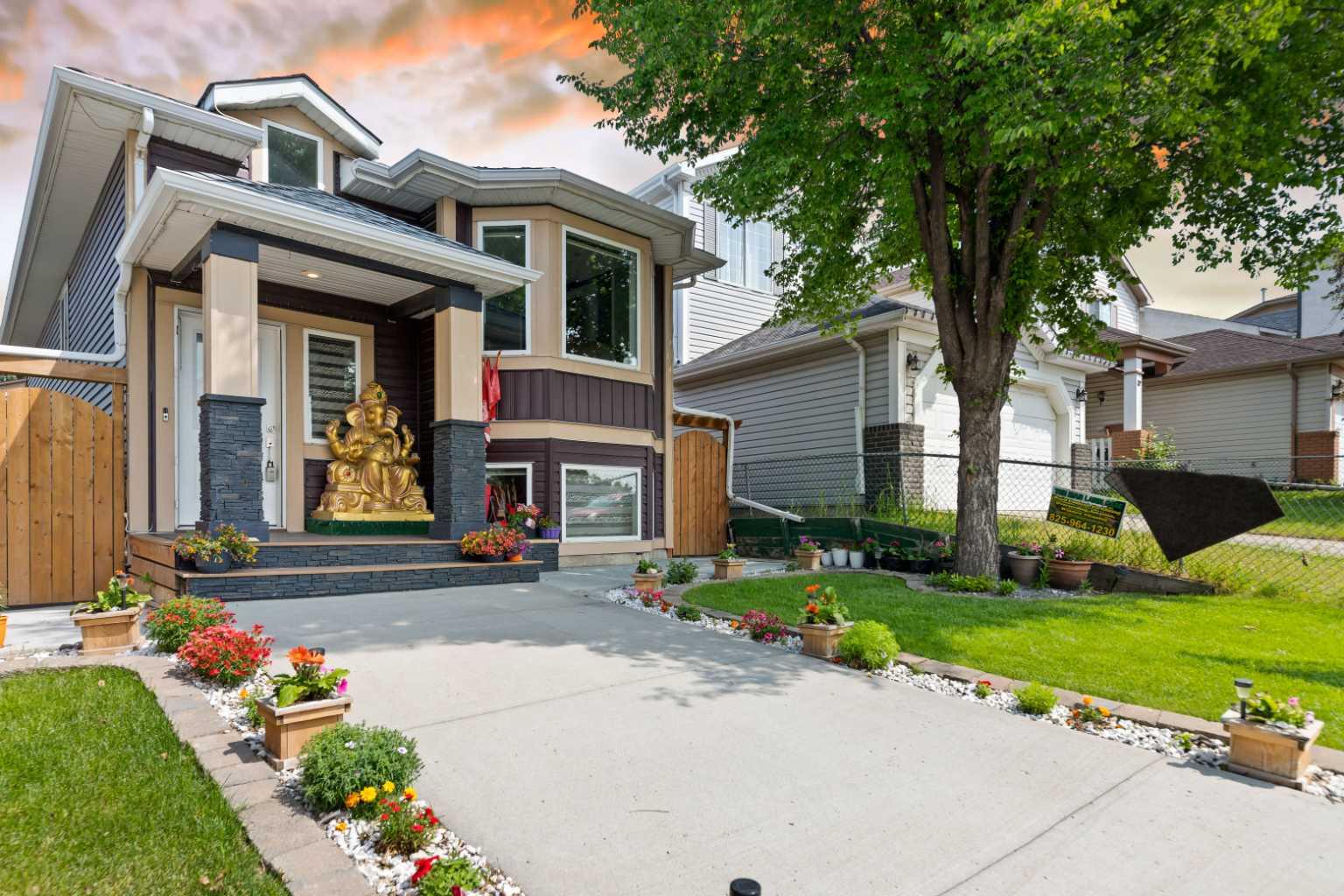 265 Martinglen Way NE