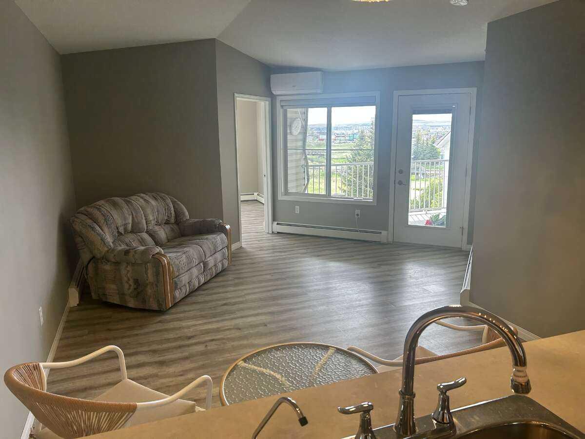305 1 Avenue NW 403