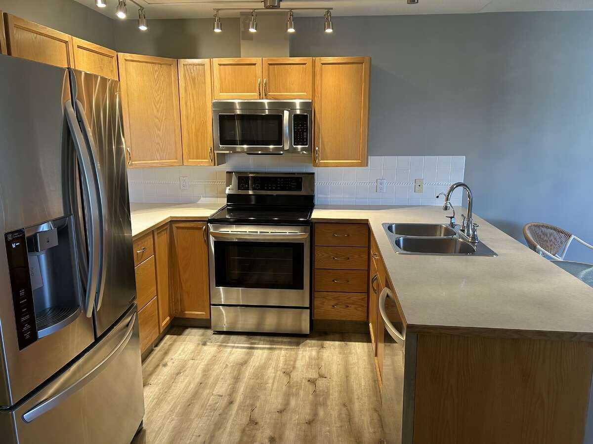 305 1 Avenue NW 403