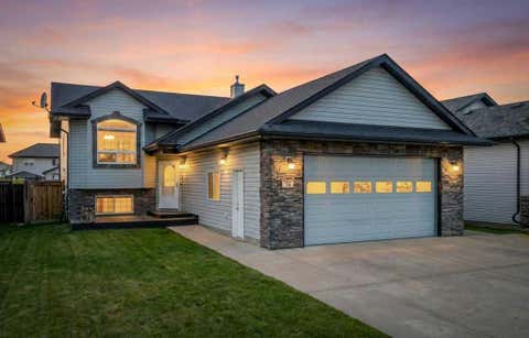 Photo of 78 Lakeway Boulevard, Sylvan Lake, AB T4S 2P5 (MLS # A2305795)