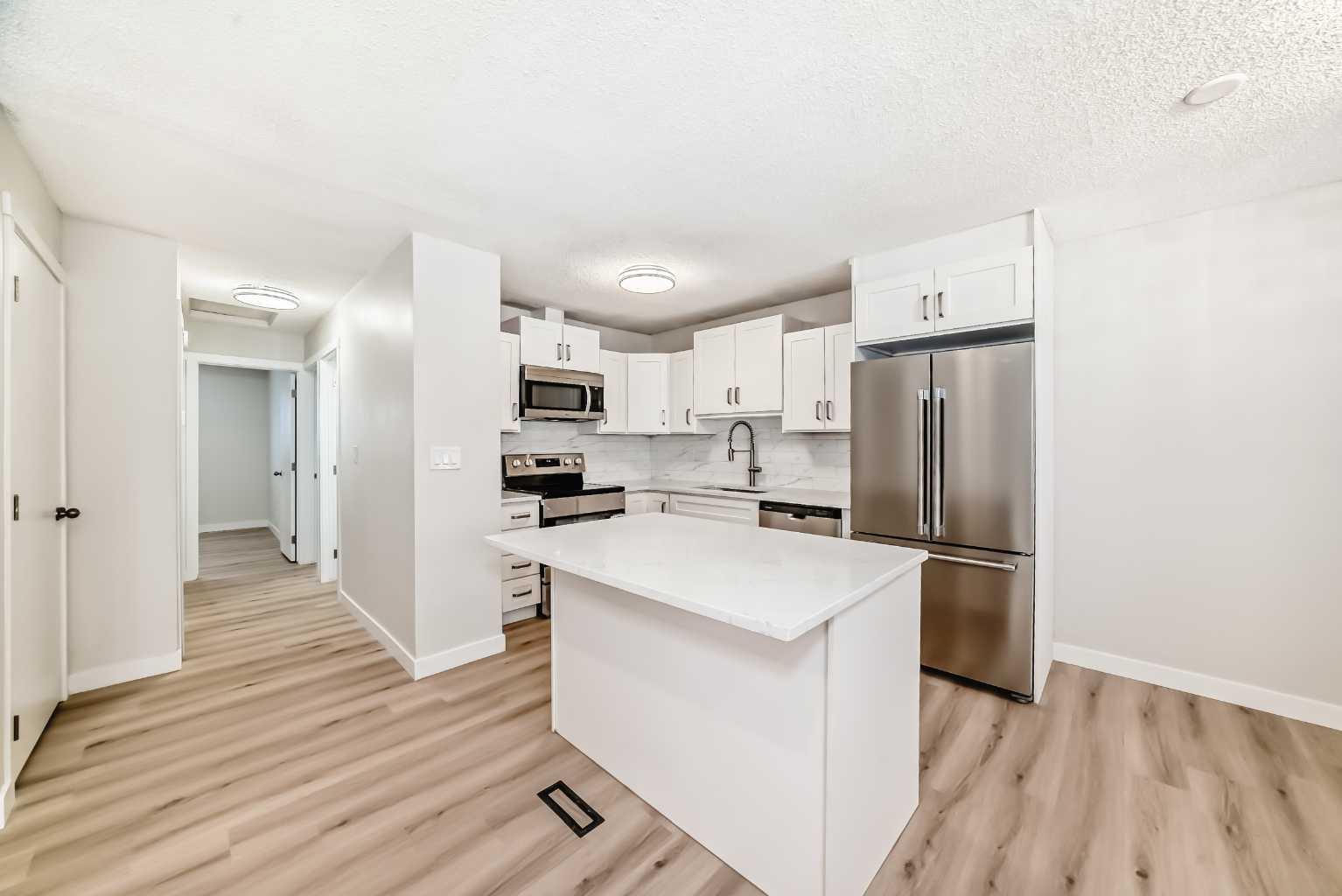 937 Marcombe Drive NE