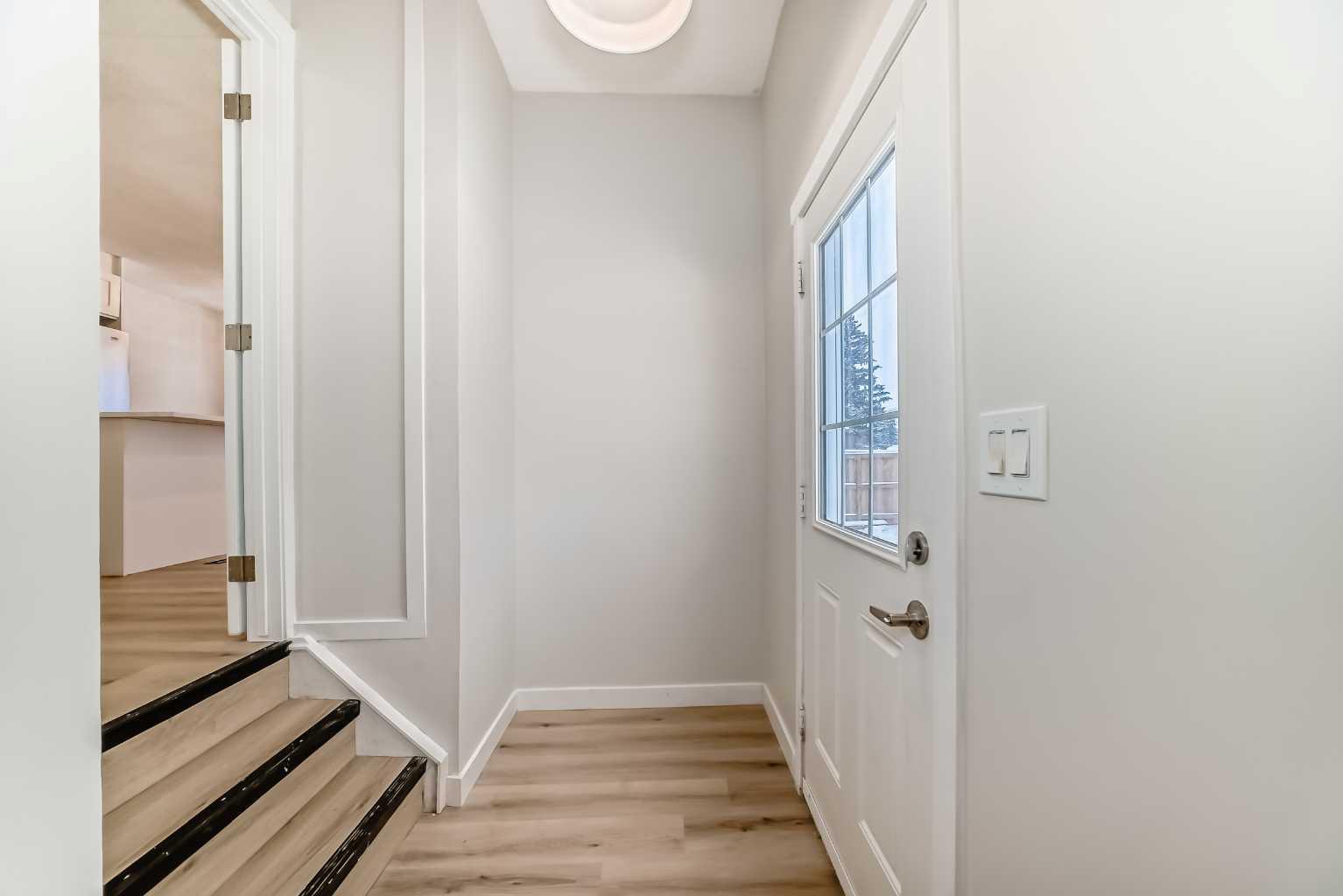 937 Marcombe Drive NE