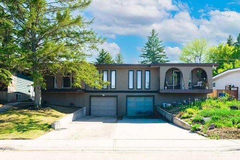 Photo of 801 Canfield Way SW, Calgary, AB T3W 1K4 (MLS # A2334562)