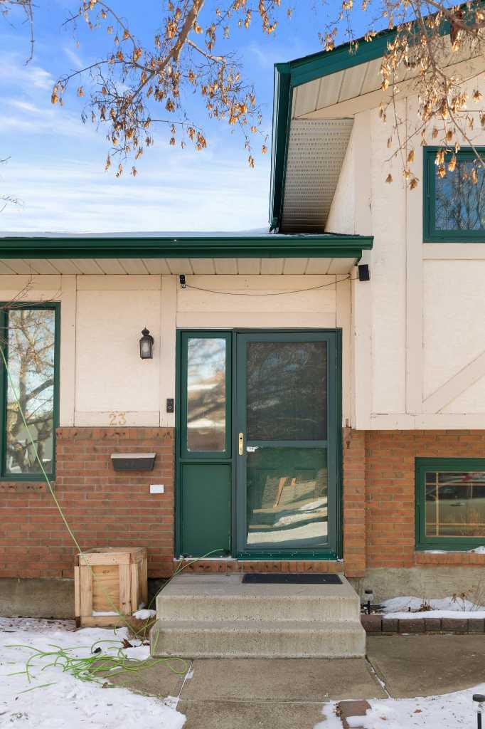 23 Calder Court SE