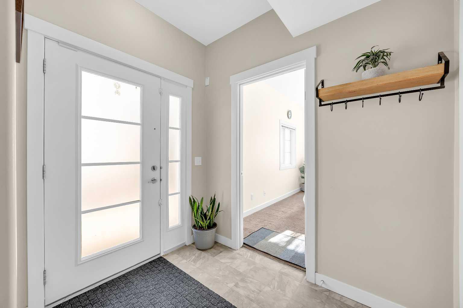 405 Redstone View NE