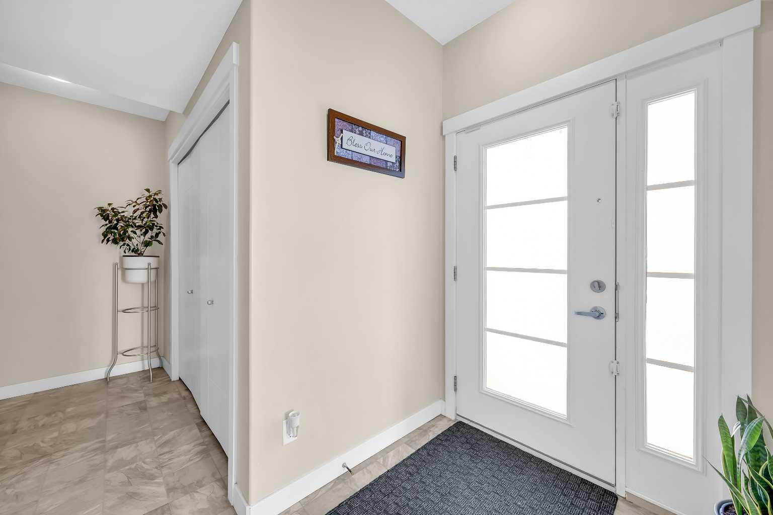 405 Redstone View NE