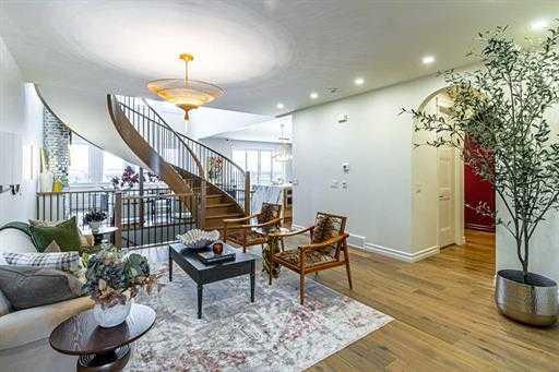 356 Greenwich Drive NW