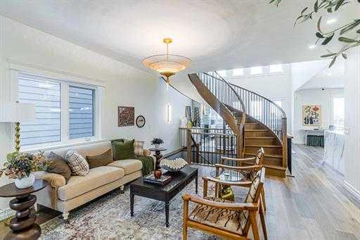 356 Greenwich Drive NW