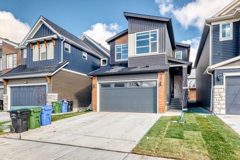 16 Lucas Passage NW Calgary AB T3P 2E3